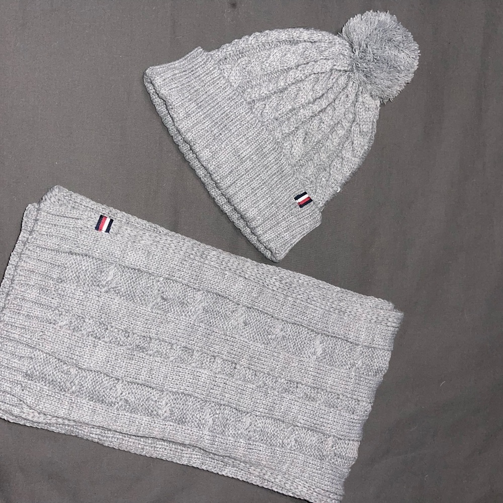 Tommy Hilfiger hat and scarf set